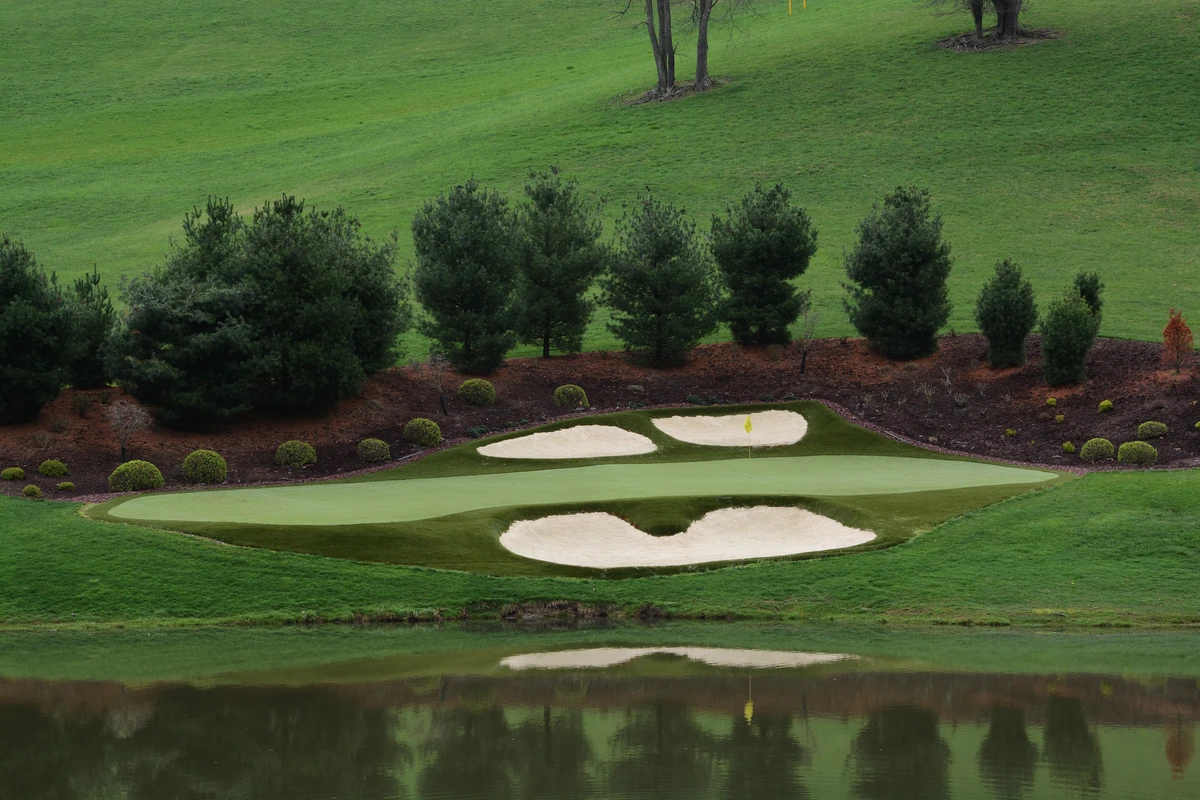 Experience professional golf at home with our artificial golf greens designed for any Tucson space.